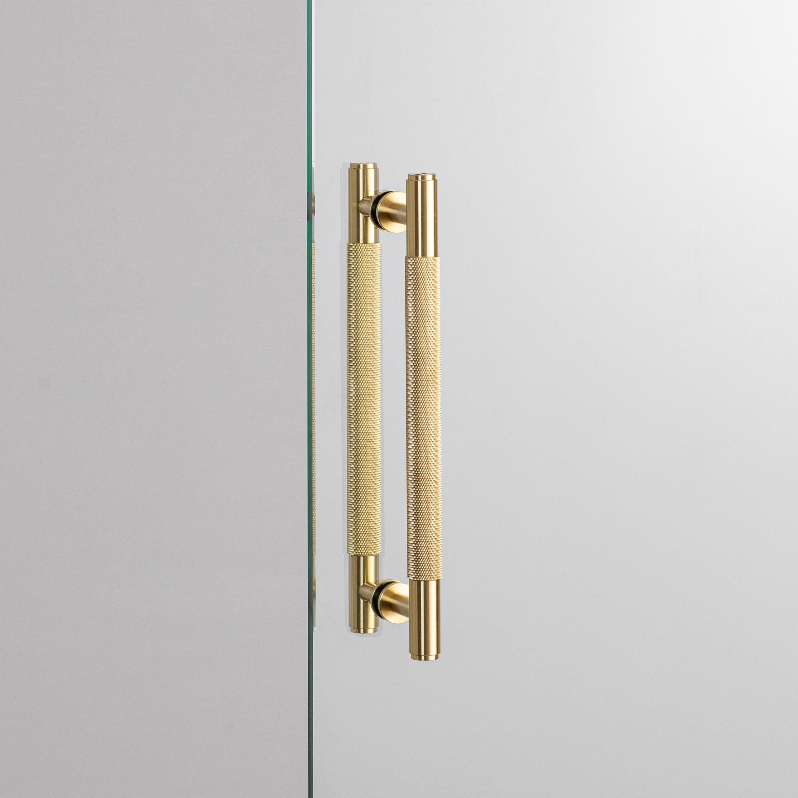 Pull Bar / Double-Sided | Cross | Medium | By Buster + Punch