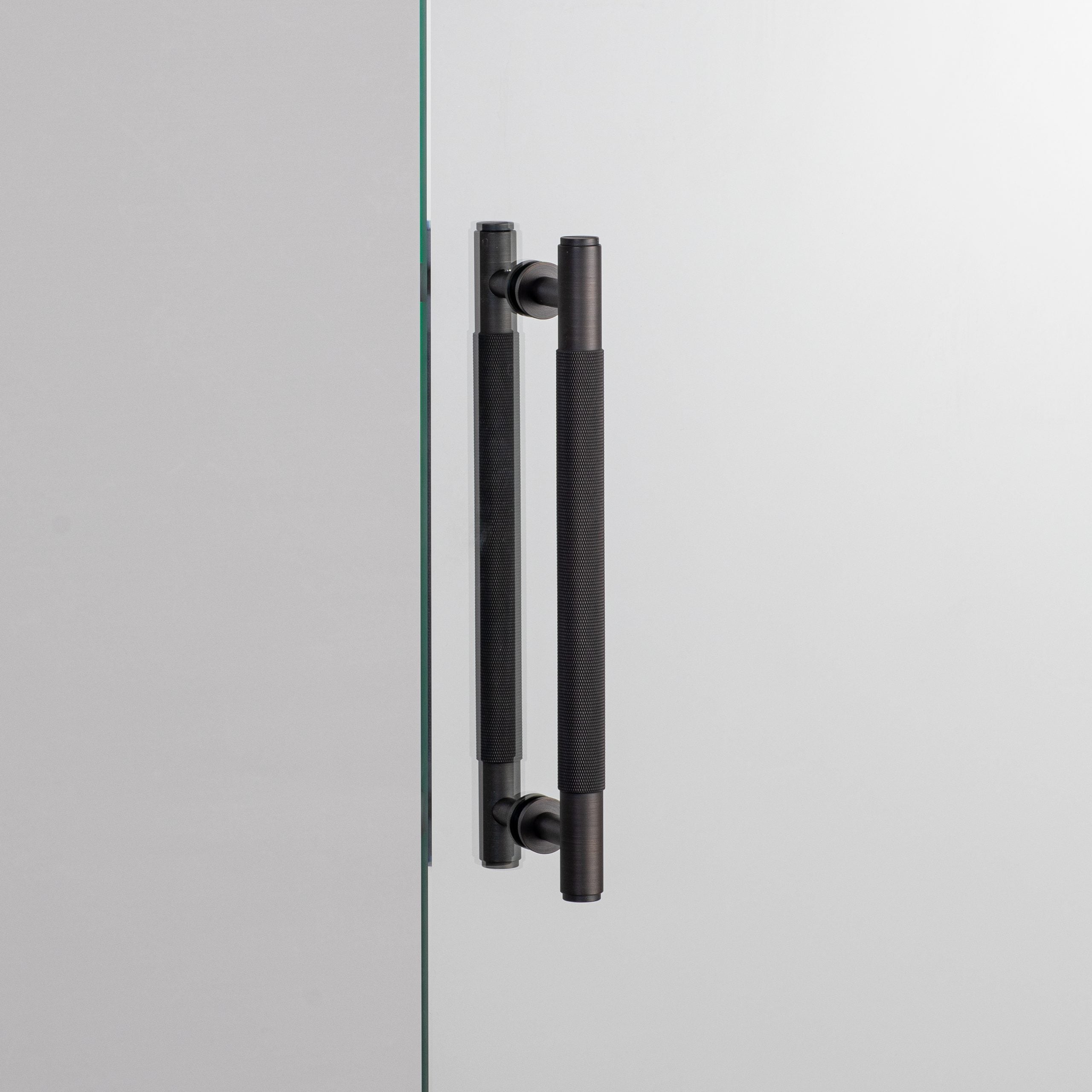 Pull Bar / Double-Sided | Cross | Medium | By Buster + Punch