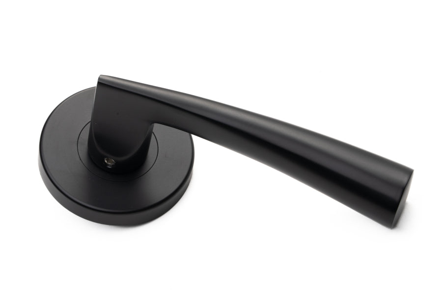 The Curve in Black By Havolka