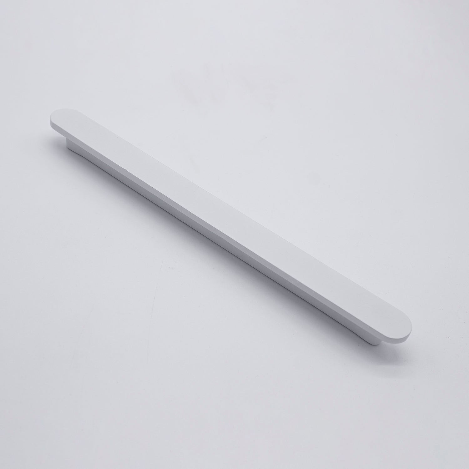 White Oval Profile Cabinet Pull - Imogen - Manovella