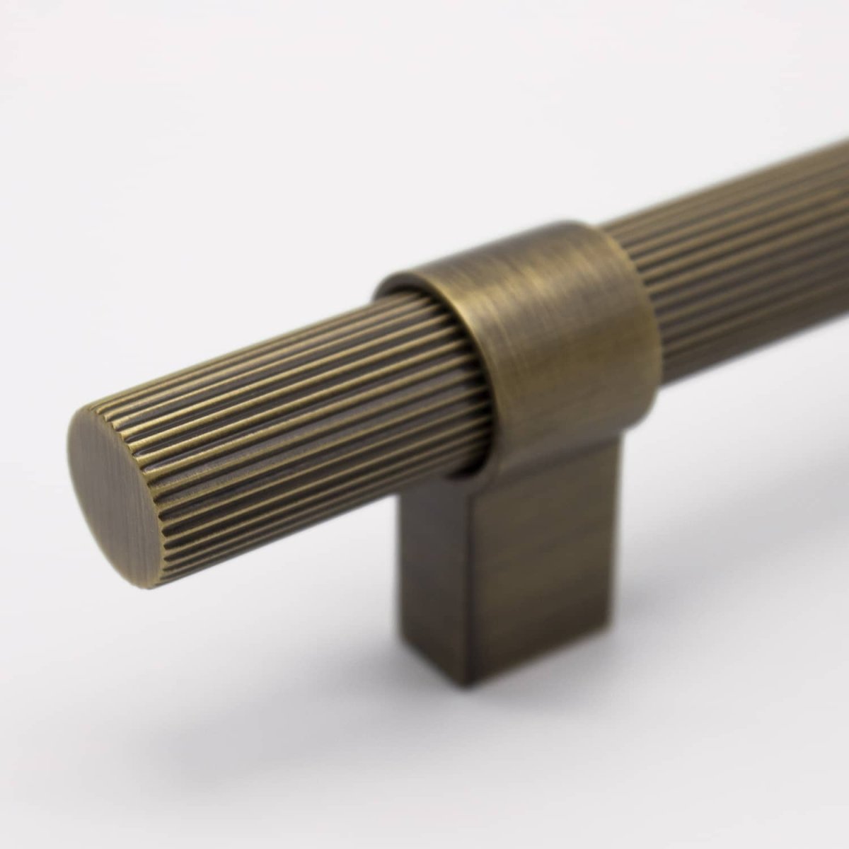 Aged Brass Fluted Pull - Cassandra - Manovella - Entry - Point - CABCAS230AG - Manovella