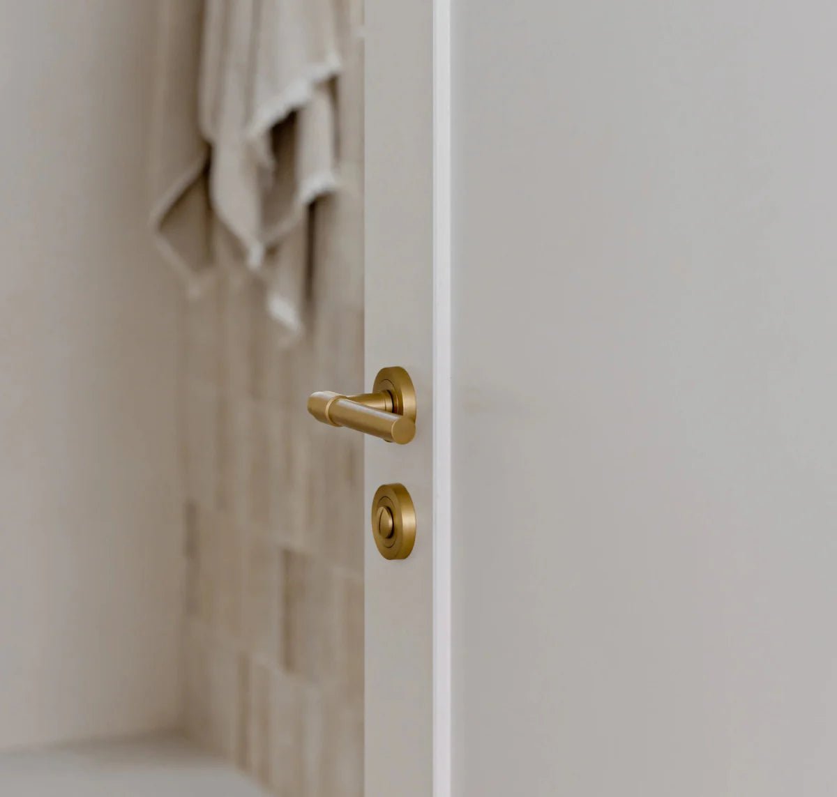 IVER Helsinki Solid Brass Round Rose Door Handle – Multiple Finishes Available - Entry - Point - 20626 - Iver