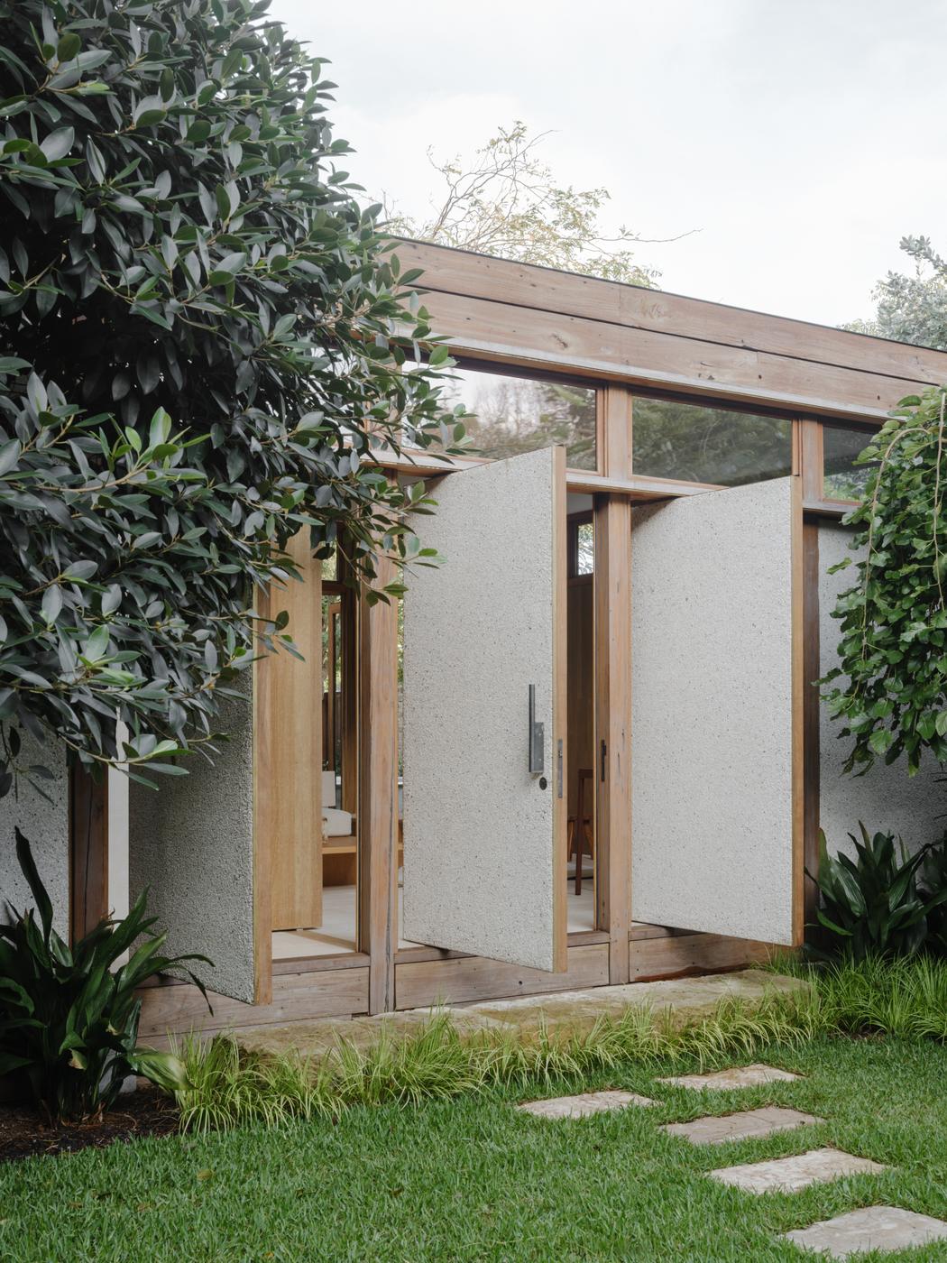 Pull 01 - Edition Office x Bankston