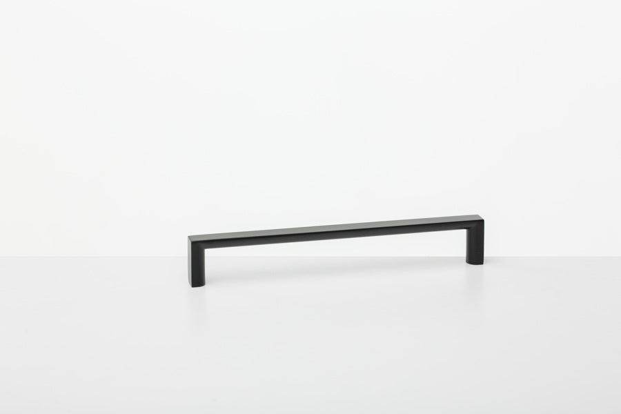 The Linear Cabinet Handle – Smooth Black