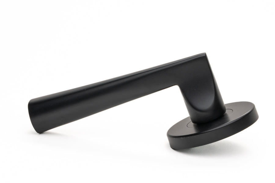 The Curve in Black By Havolka