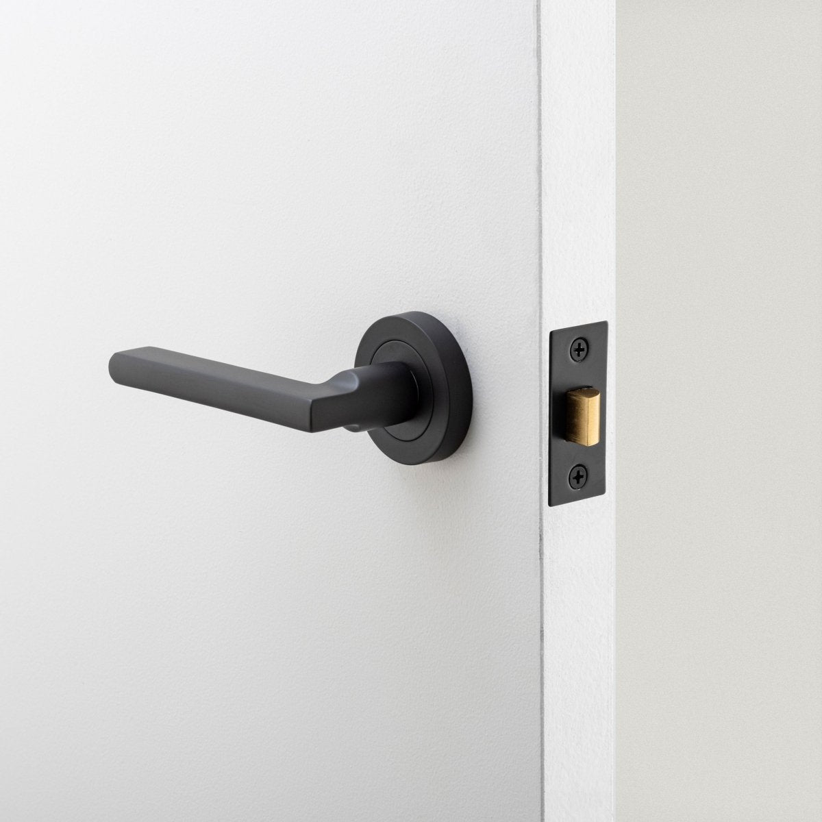 IVER Baltimore Solid Brass Round Rose Door Handle – Multiple Finishes Available - Entry - Point - 9213 - Iver