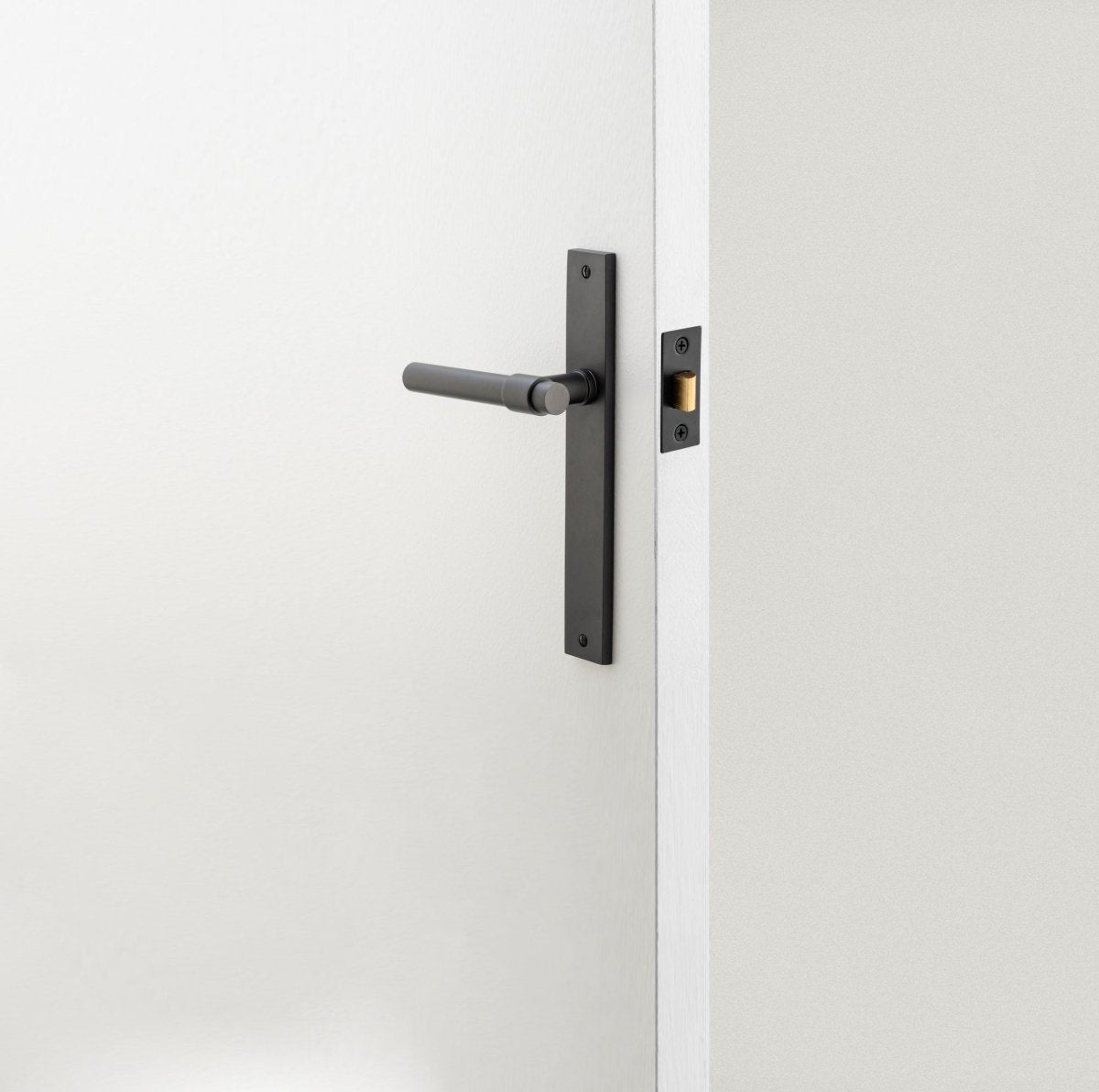 IVER Helsinki Solid Brass Rectangular Backplate Door Handle – Multiple Finishes Available - Entry - Point - 16396KPASS60 - Iver