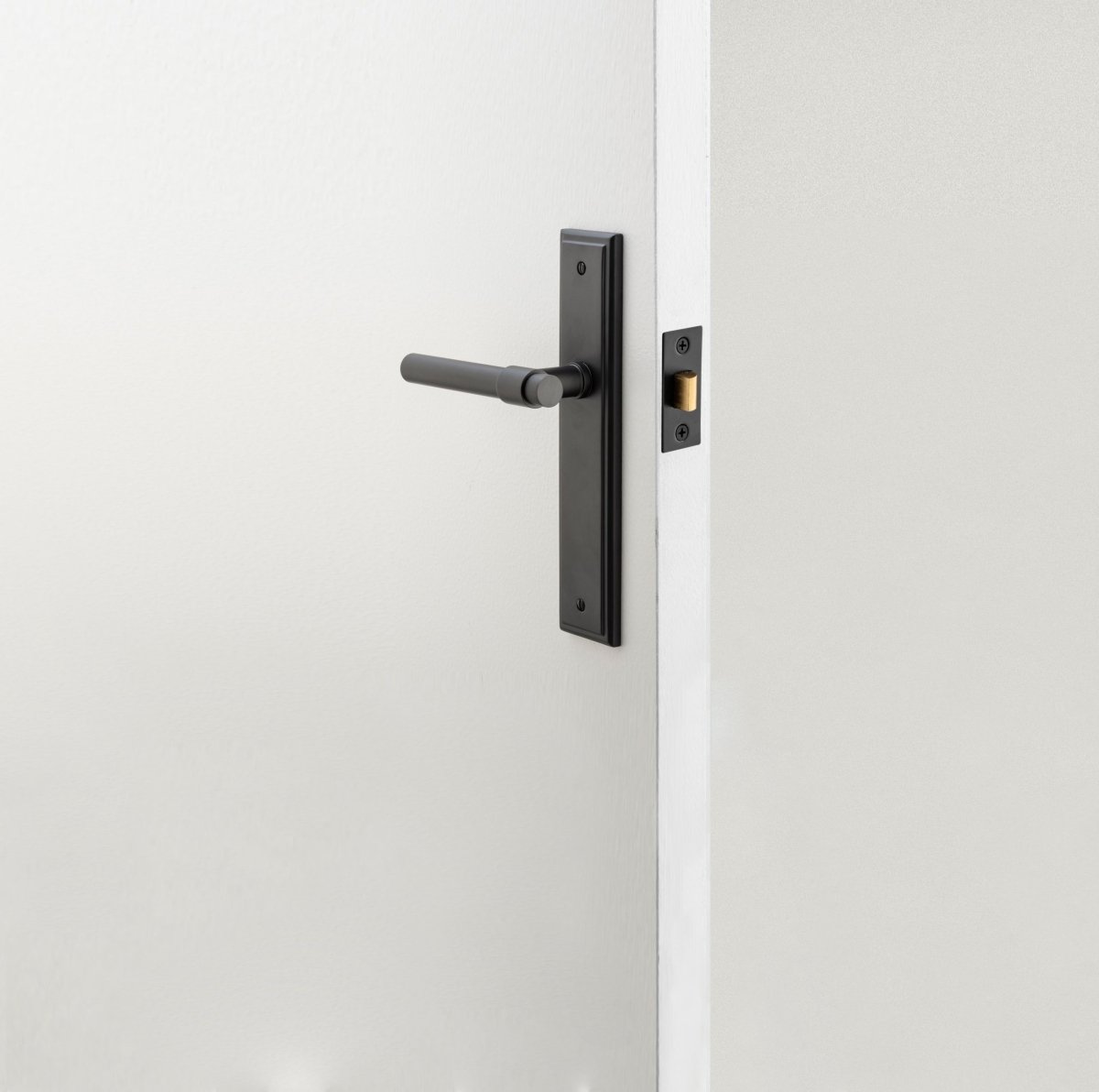 IVER Helsinki Solid Brass Stepped Backplate Door Handle – Multiple Finishes Available - Entry - Point - 16402KPASS60 - Iver