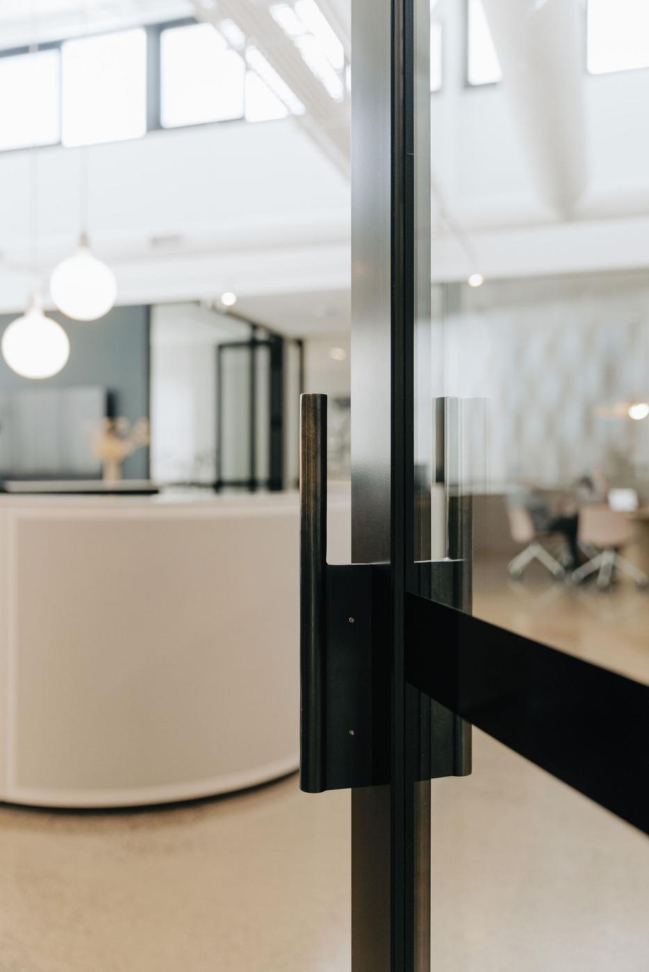 Pull 01 - Edition Office x Bankston